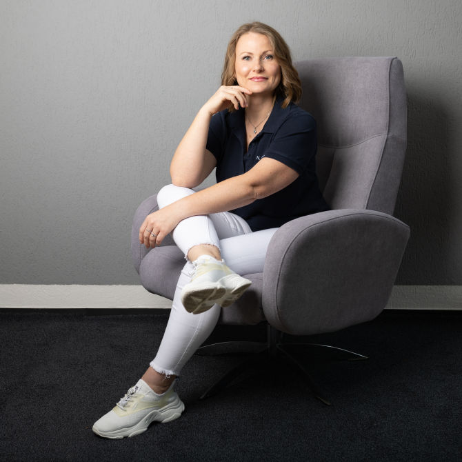 Nelly Schneider (Assistenz)